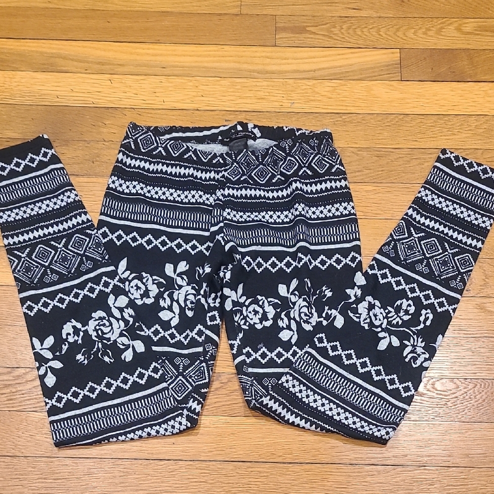 Black And White Rose Pattern Leggings- Womens Small